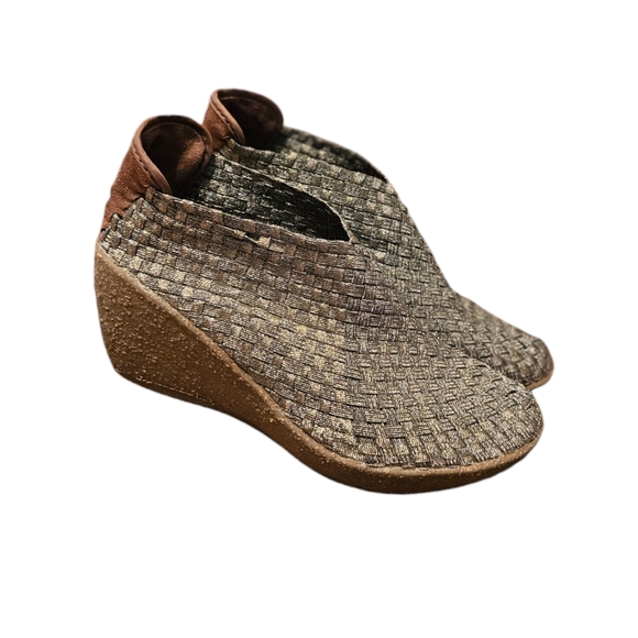 Bernie Mev Women's  Memory Foam Insoles Bronze Wedge Pump Shoes Size 38-7M - Picture 2 of 10